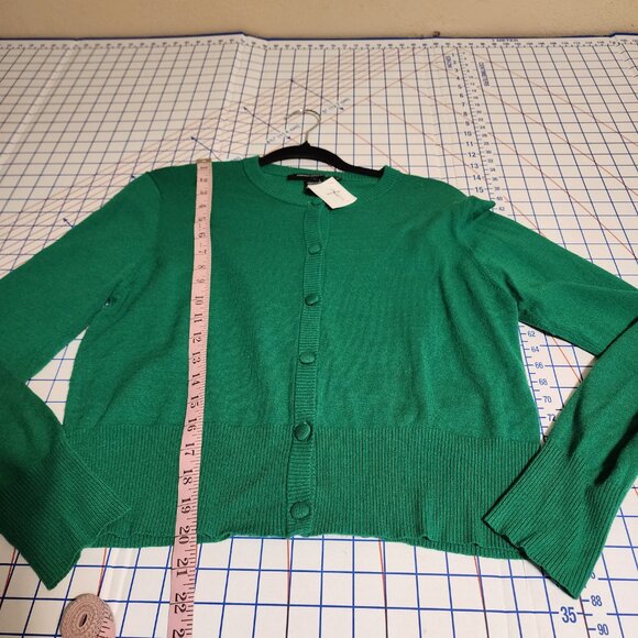 French Connection Crewneck Cardigan Sweater Small hole NWT Green Large - Picture 2 of 11